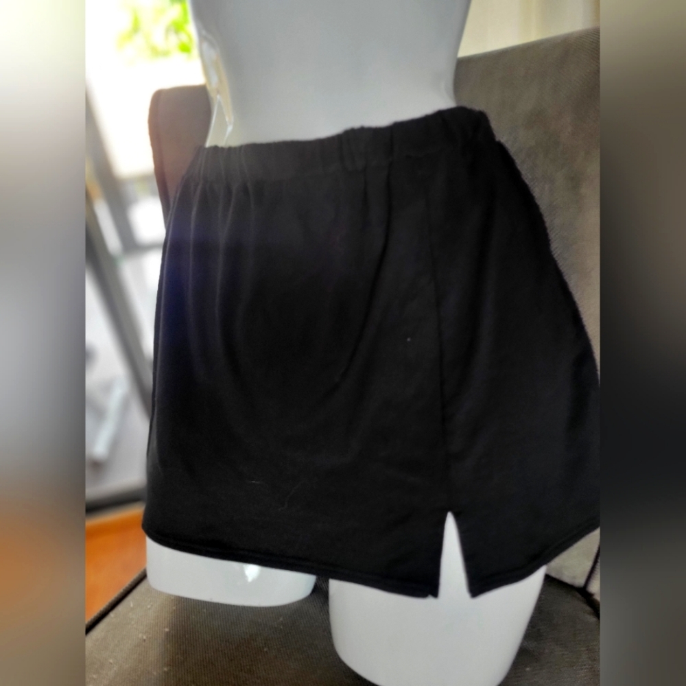 Cute black mini skirt